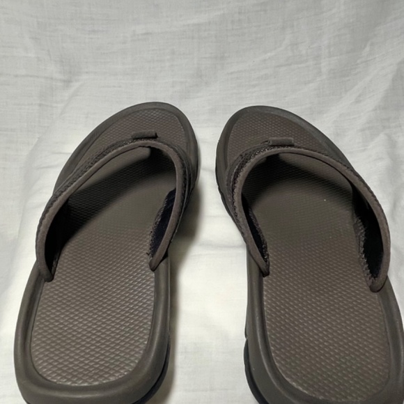 Teva Men’s Pajaro Flip Flop. Wide strap. Brown Size 9. Summer Shoe. New In Box - Picture 4 of 6